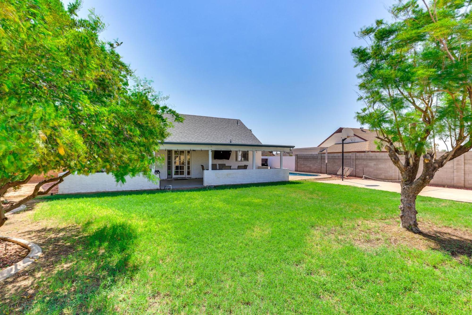 Glendale Home With Pool, Basketball And Bbq! Phoenix Exterior photo